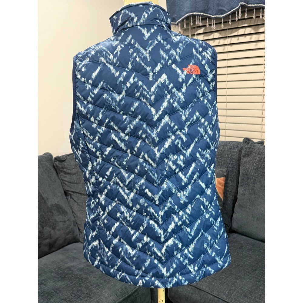 The North Face Women's XL 550 Down Puffer Vest Blue White Abstract Print Hikong - Picture 3 of 8